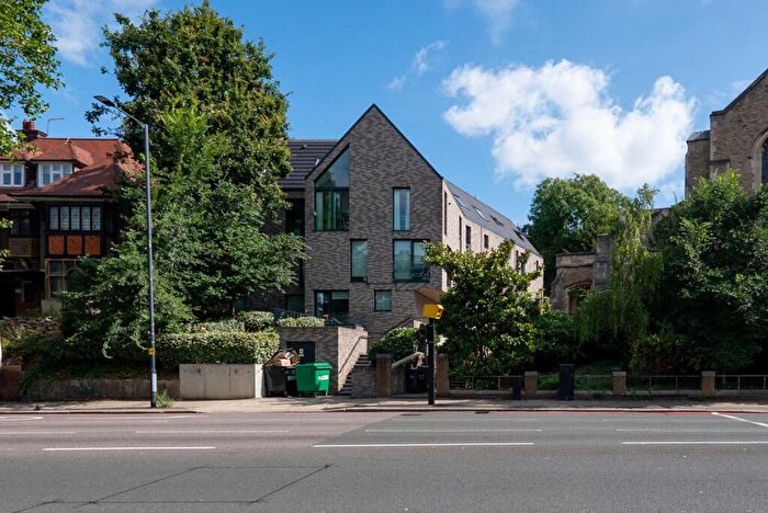 3 Bedroom Apartment For Sale In Finchley Road, London, NW3