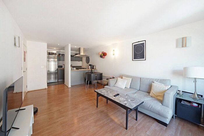 1 Bedroom Flat For Sale In Cold Harbour, London, E14