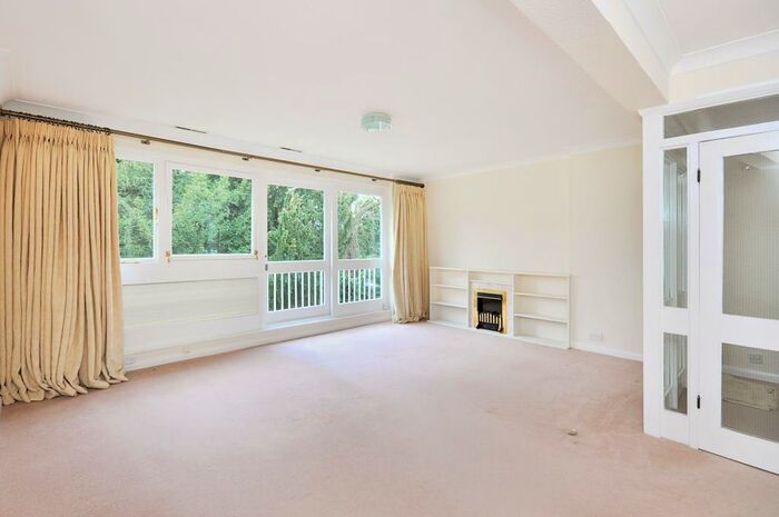 3 Bedroom Maisonette To Rent In College Road London, SE21