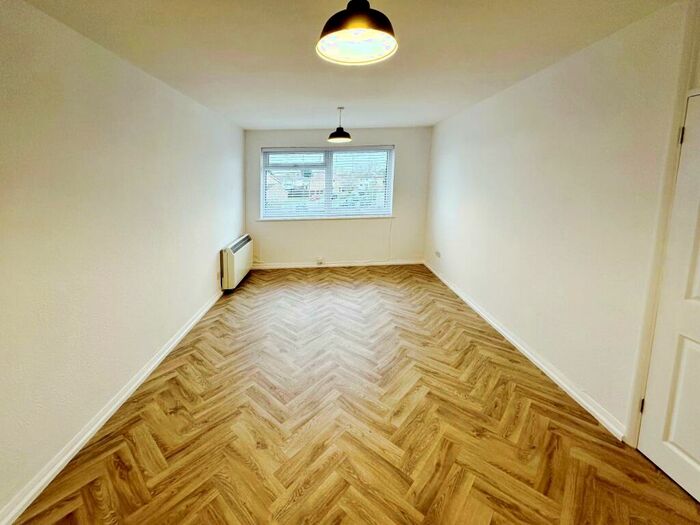 2 Bedroom Apartment To Rent In Sunrise Avenue, Chelmsford, CM1