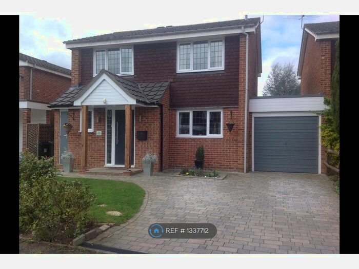 4 Bedroom Detached House To Rent In Muirfield Road, Woking, GU21