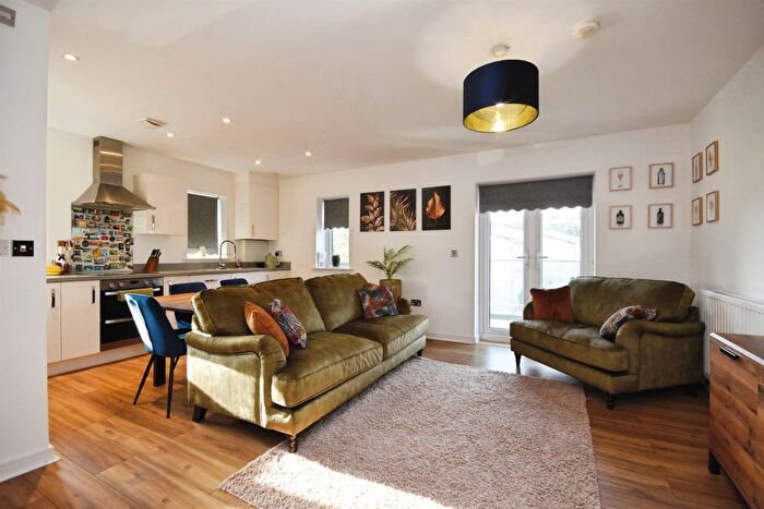 2 Bedroom Flat For Sale In Florence Close, Great Warley, Brentwood, CM13