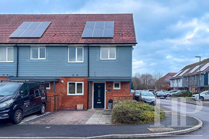 3 Bedroom End Terrace House For Sale In Waterfall Crescent, Bewbush, RH11