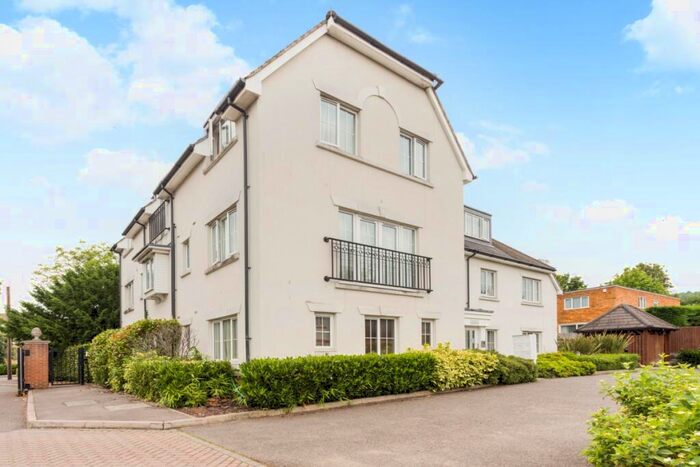 2 Bedroom Apartment To Rent In Hartington Close, Reigate, RH2