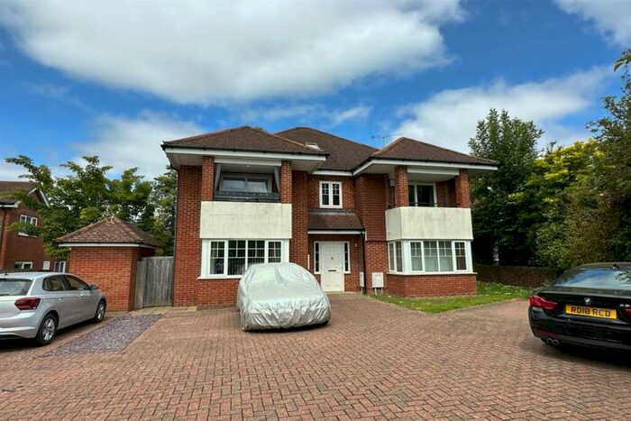 1 Bedroom Apartment To Rent In Hamilton Road, High Wycombe, HP13