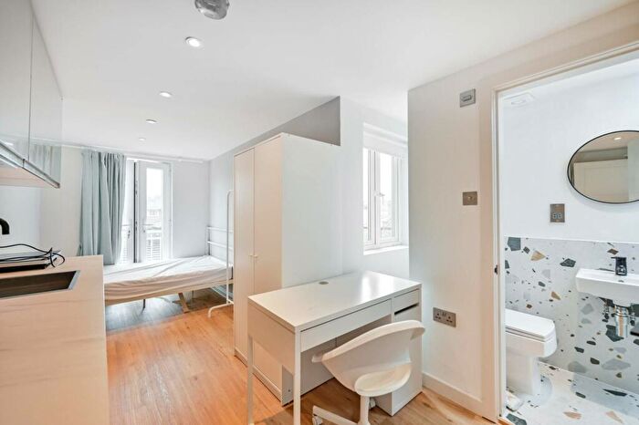 Studio To Rent In Hawks Road, Kingston, Kingston Upon Thames, KT1