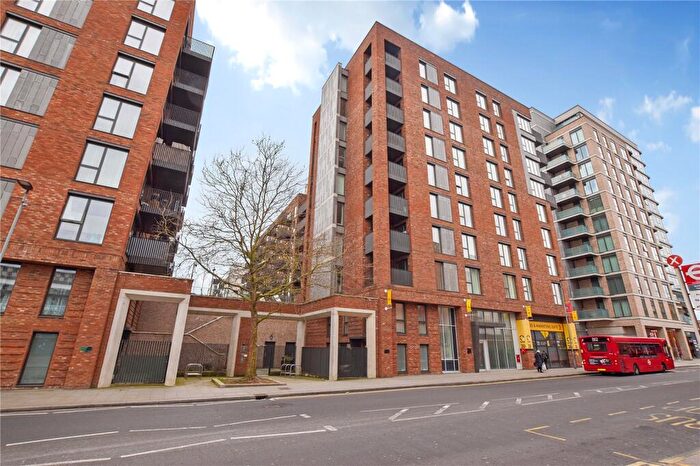 3 Bedroom Flat For Sale In Regal Walk, Bexleyheath, DA6
