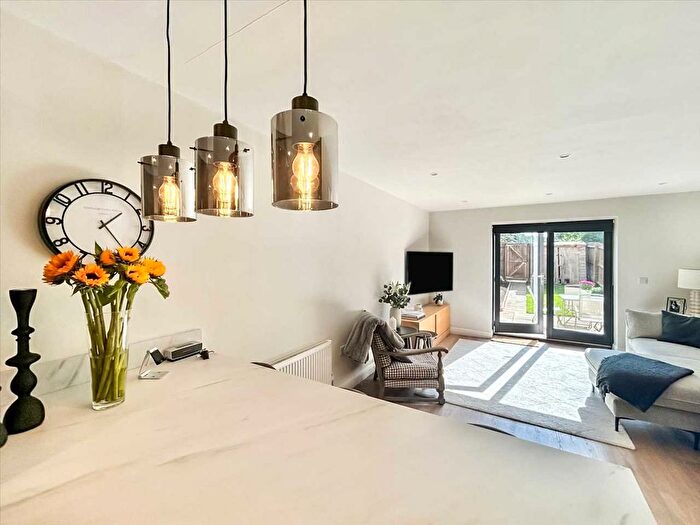 3 Bedroom Town House For Sale In Church View, Nottingham, NG11