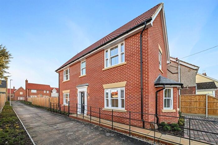 3 Bedroom Detached House For Sale In Long Road, Lawford, CO11