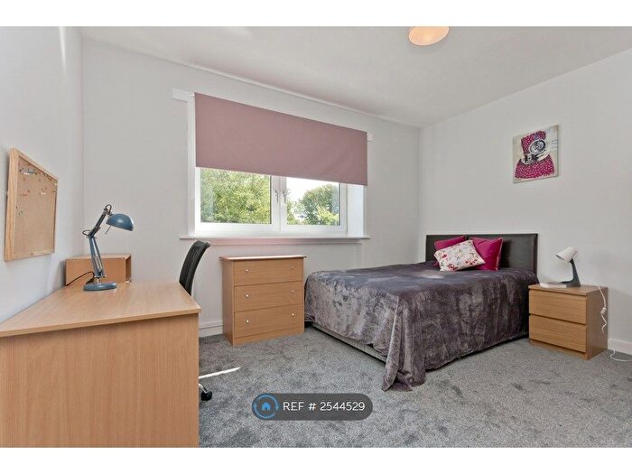 3 Bedroom Flat To Rent In Willowbank Road, Aberdeen, AB11