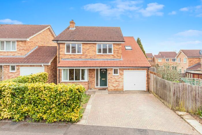 4 Bedroom House To Rent In Stone Close, Botley, OX2