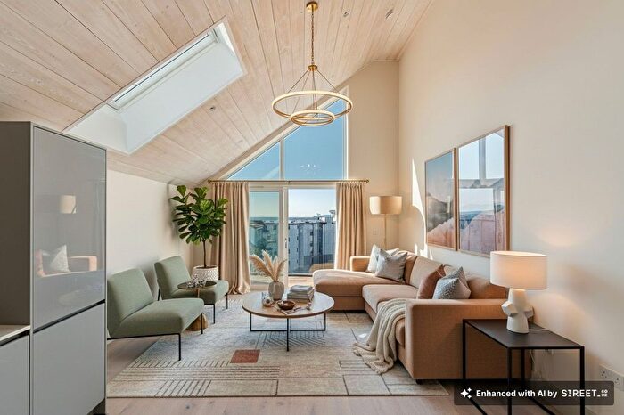 2 Bedroom Flat For Sale In Stracey Road, Falmouth, TR11