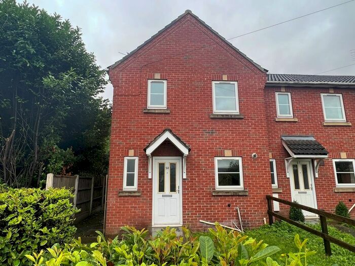 3 Bedroom Town House To Rent In Doncaster Road, Langold, Worksop, S81