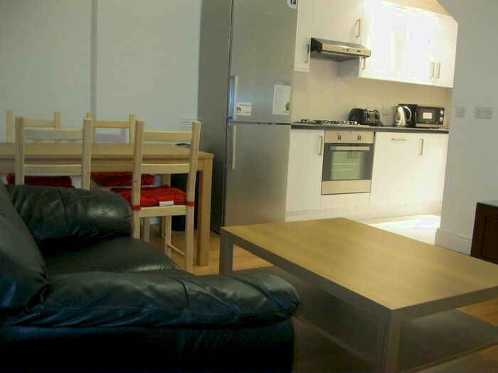 3 Bedroom Flat To Rent In Very Near Bond Street Area, Ealing Broadway, W5