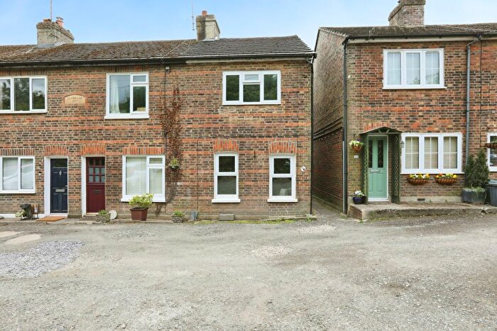 2 Bedroom End Of Terrace House For Sale In Sunnyside, Edenbridge, TN8
