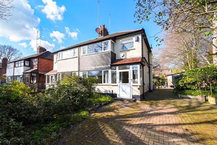 3 Bedroom Semi Detached House For Sale In Eccles Old Road, Salford, M6
