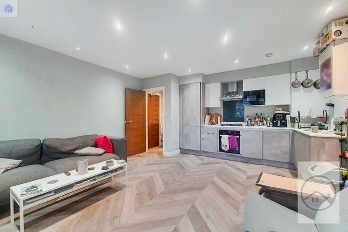 3 Bedroom Flat To Rent In Thurlow Park Road, Dulwich, SE21