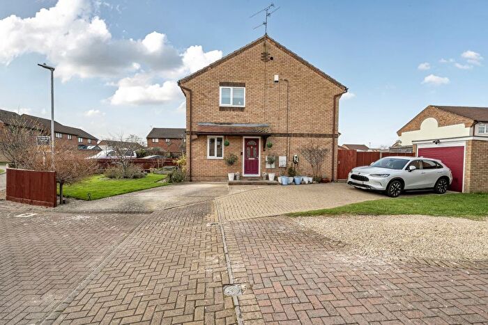 3 Bedroom End Of Terrace House For Sale In Mortimer Close, Old Shaw, Swindon, SN5