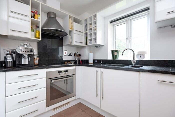 1 Bedroom Flat To Rent In Richmond, Surrey, TW10