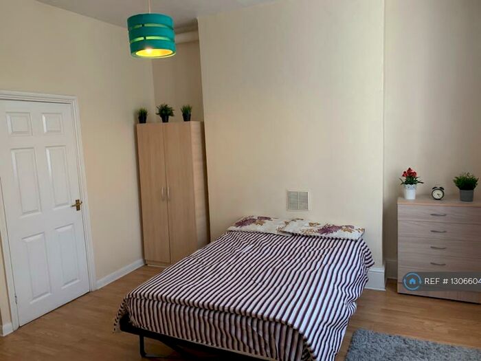 Studio To Rent In Green Lanes, London, N4