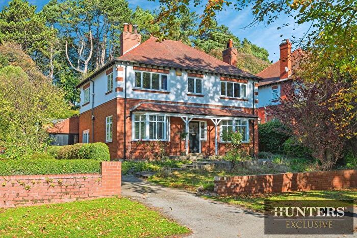 4 Bedroom Detached House For Sale In Woodland Ravine, Scarborough, YO12