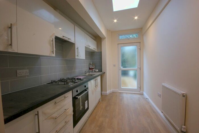 2 Bedroom Flat To Rent In Lymington Road, Torquay, TQ1