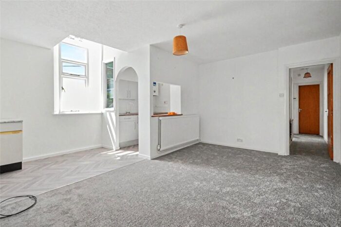2 Bedroom Flat To Rent In Chapel Ground, Looe, PL13