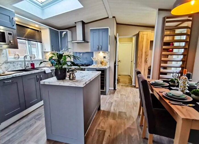 2 Bedroom Lodge For Sale In St. Martin, Looe, PL13