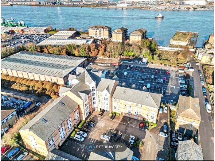 2 Bedroom Flat To Rent In Stuart Road, Gravesend, DA11