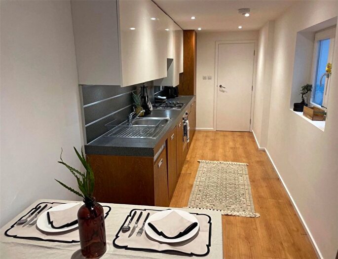 2 Bedroom Flat For Sale In Fountain Road, London, SW17