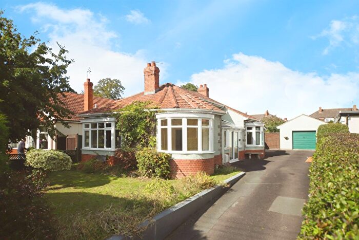 3 Bedroom Detached House For Sale In Ilminster Road, Taunton, TA1