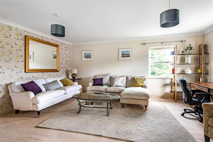 3 Bedroom Apartment For Sale In Donnington Elms, Oxford Road, Donnington, Newbury, RG14