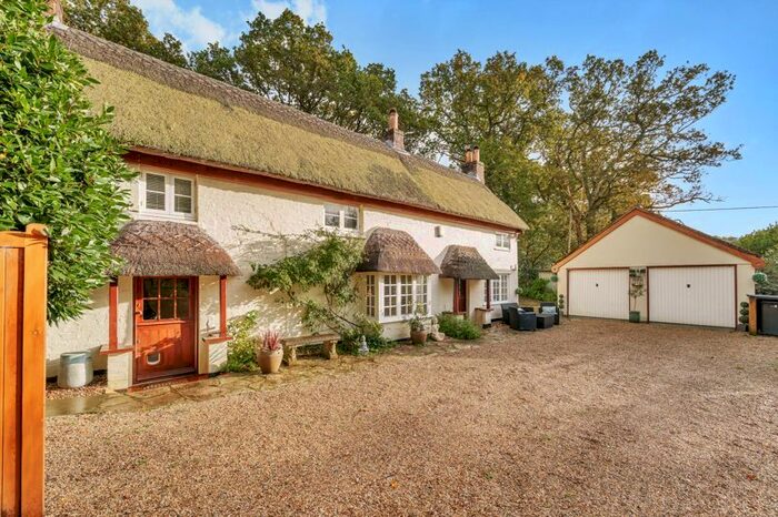 4 Bedroom Cottage For Sale In Organford Road, Poole, BH16