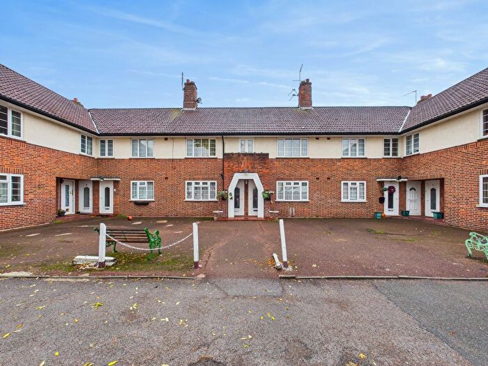 2 Bedroom Flat To Rent In Greenview Court, Ashford, Surrey, TW15