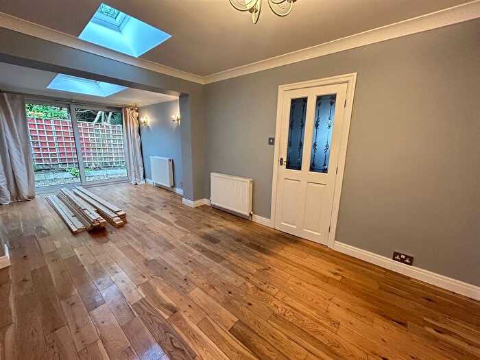 5 Bedroom Semi-Detached House To Rent In Chantry Road, East Ayton, Scarborough, YO13