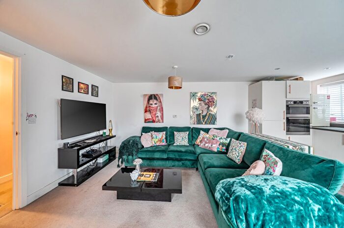 2 Bedroom Flat For Sale In Bridge Road East, Welwyn Garden City, Hertfordshire, AL7