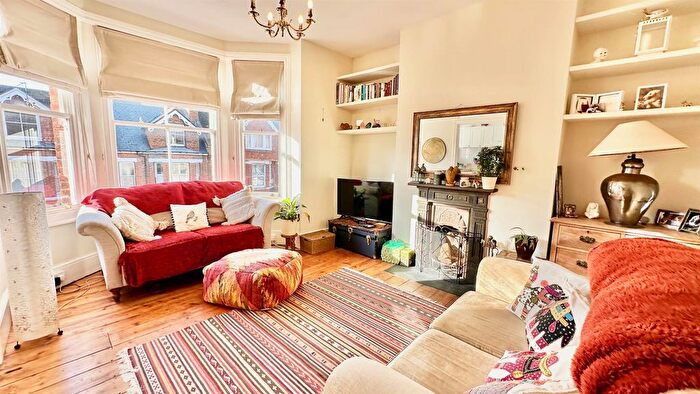 2 Bedroom Flat For Sale In Milward Road, Hastings, TN34