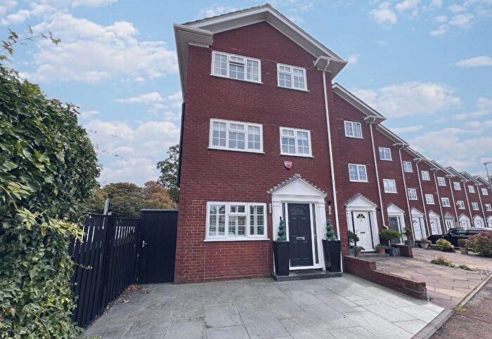 2 Bedroom End Of Terrace House To Rent In Golf Open - Beach Priory Gardens, Southport - Sleeps, PR8