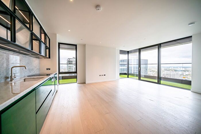 2 Bedroom Flat For Sale In Hobart Building, Wardian, Marsh Wall, E14