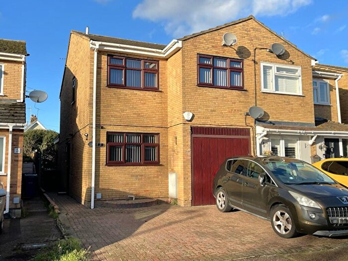 3 Bedroom Semi-Detached House For Sale In Martins Close, Stanford-Le-Hope, Essex, SS17