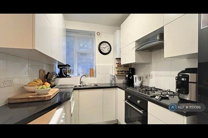 2 Bedroom Flat To Rent In Weihurst Court, Sutton, SM1
