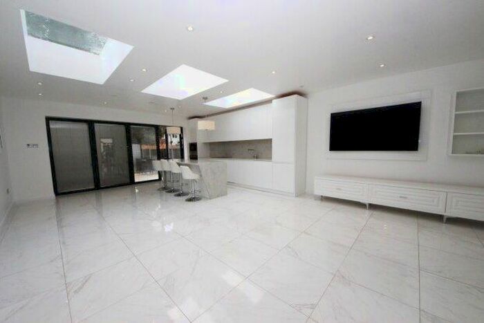 4 Bedroom Property To Rent In Porchester Road, Kingston Upon Thames, KT1