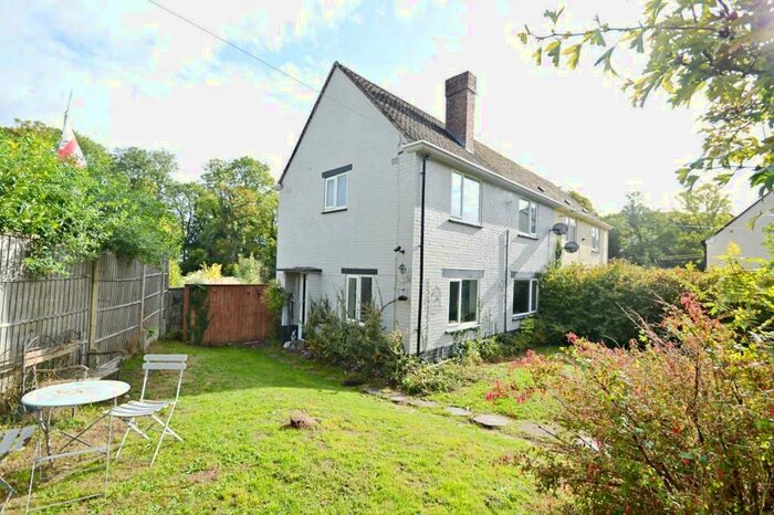 3 Bedroom Semi-Detached House For Sale In Bryanston, DT11