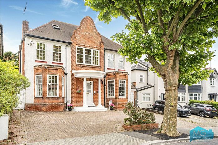 4 Bedroom Detached House For Sale In Beechwood Avenue, Finchley Central, London, N3