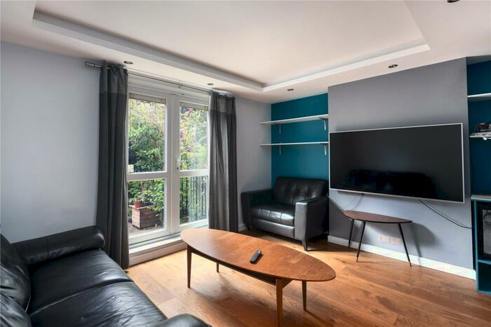 3 Bedroom Flat To Rent In Geffrye Court, Geffrye Estate, London, N1