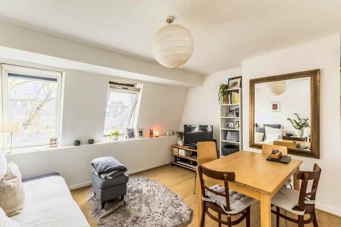 1 Bedroom Flat To Rent In Hammersmith Grove, London, W6