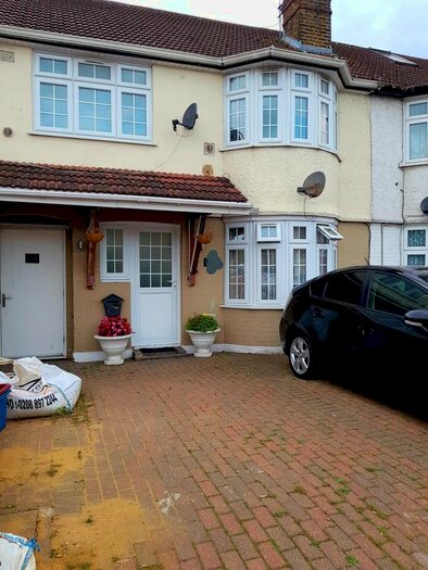 2 Bedroom Maisonette To Rent In Berkeley Avenue, Cranford, Hounslow, TW4