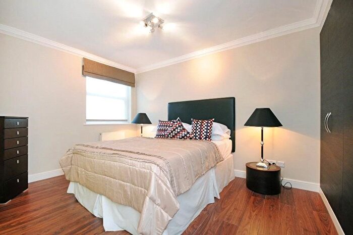 3 Bedroom Flat To Rent In St. Johns Wood Park, London, NW8