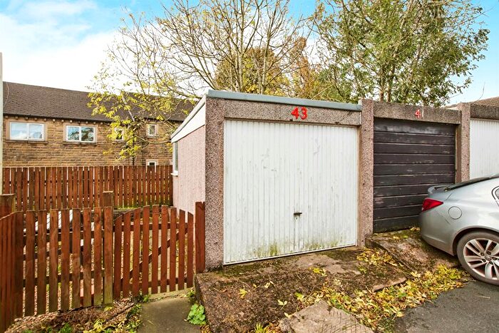 2 Bedroom Semi-Detached Bungalow For Sale In Longhouse Drive, Denholme, Bradford, BD13