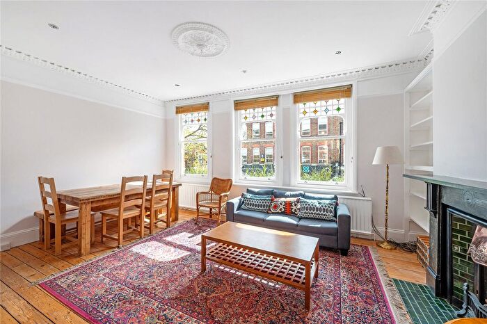 2 Bedroom Flat To Rent In Abbeville Road, London, SW4